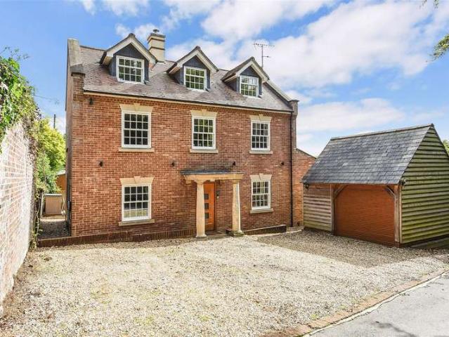Farm for sale in Arundel, Clapham