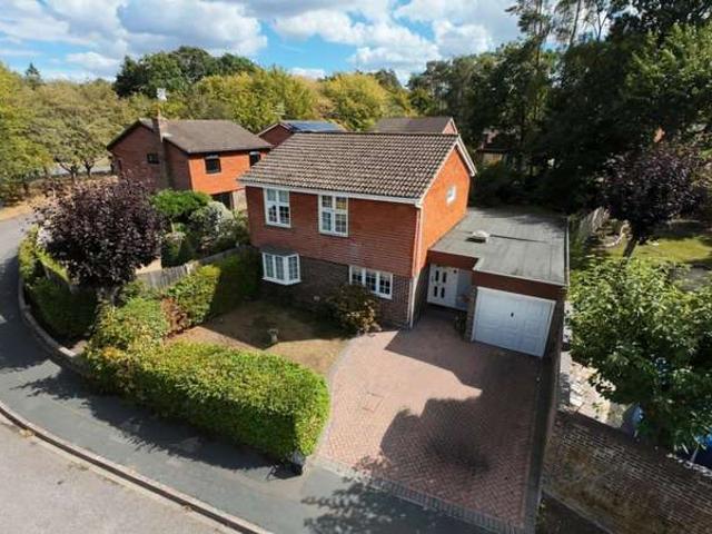 Farm for sale in Hanworth, Bracknell