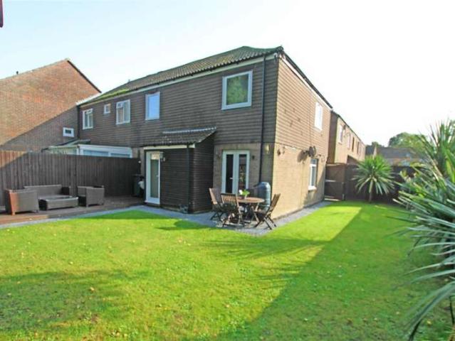 Farm for sale in Holdenhurst, Bournemouth