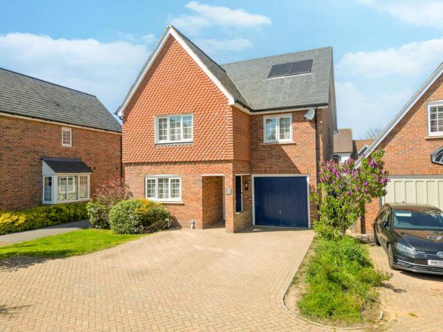 Farm for sale in Pitstone