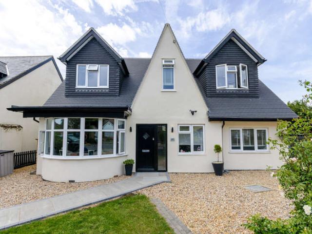 Farm for sale in London Borough of Hillingdon, Greater London