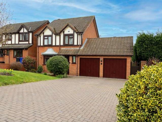 Farm for sale in Woodsetton, Coseley