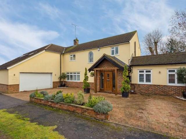 Farm for sale in Chalfont St. Peter, Denham