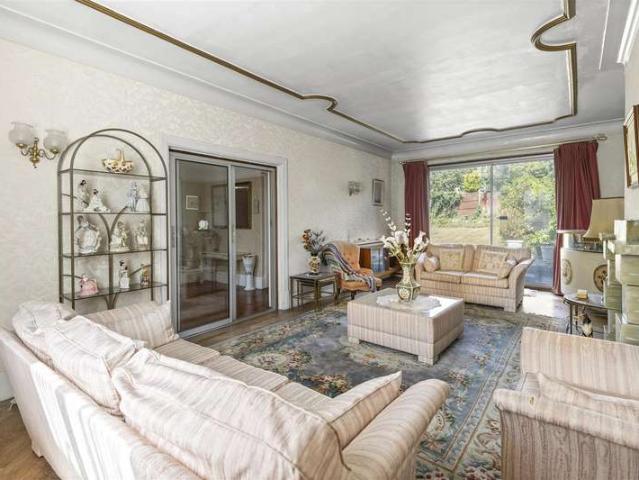 Farm for sale in Brondesbury, Greater London