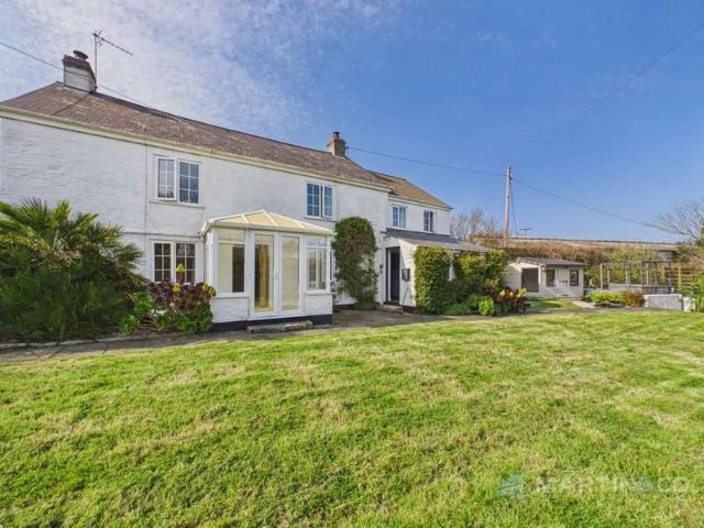 Farm for sale in Grade-Ruan, Cornwall