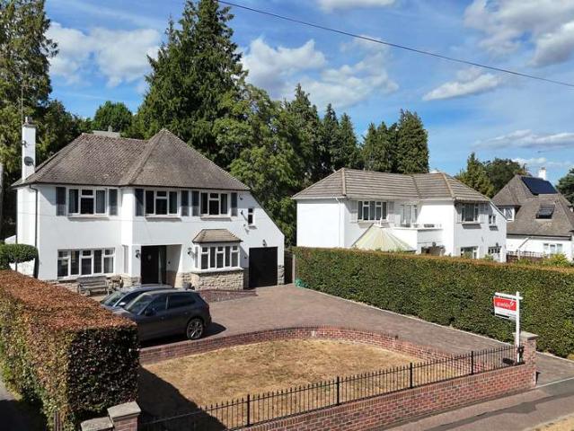 Farm for sale in Holdenhurst, Bournemouth