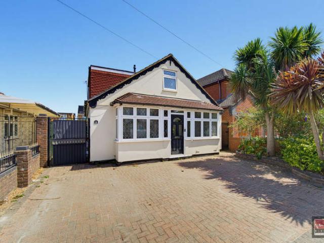 Farm for sale in Littleton Common, Lower Halliford