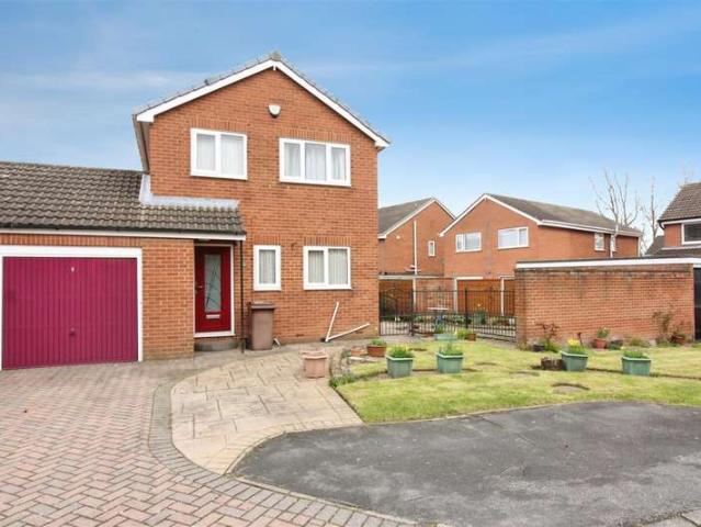 Farm for sale in Whinmoor, West Yorkshire