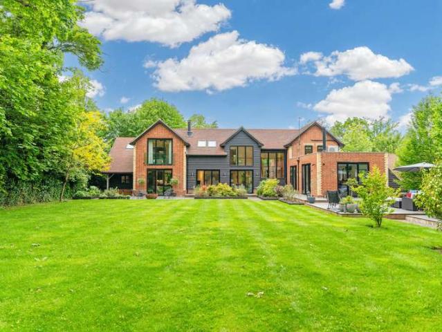 Farm for sale in Shinfield, Spencers Wood