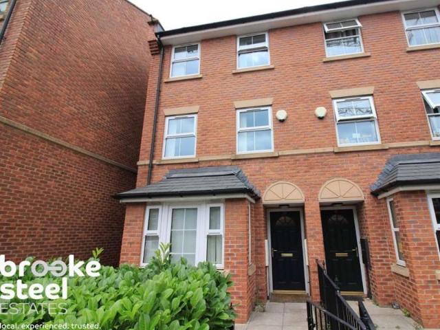 Townhouse for rent in Higher Broughton, Salford