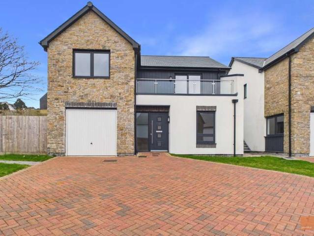 Farm for rent in Lanner, Cornwall