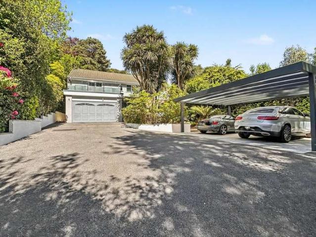 Farm for sale in Holdenhurst, Bournemouth