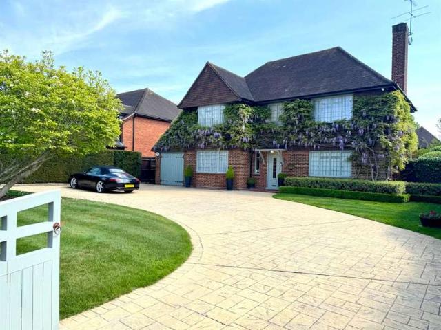 Farm for sale in Slough, Burnham