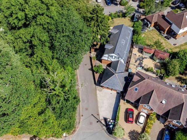 Farm for sale in How Wood, Five Acres