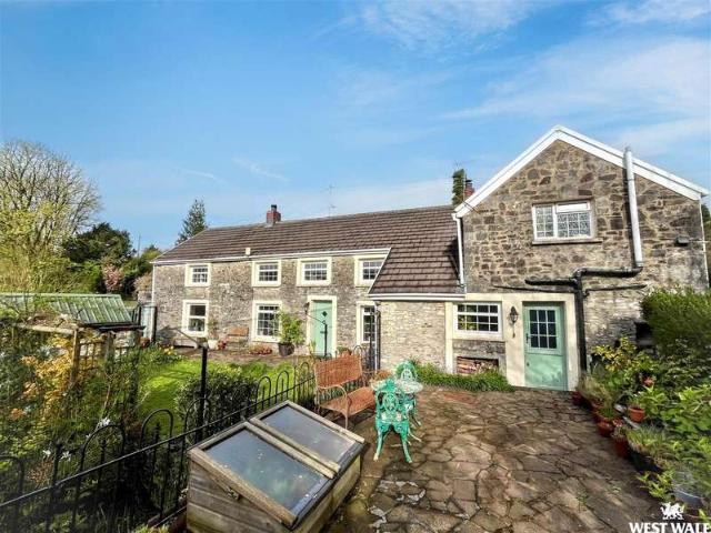 Farm for sale in Llangyndeyrn, Wales