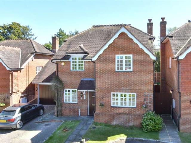 Farm for sale in Pachesham Park, Surrey