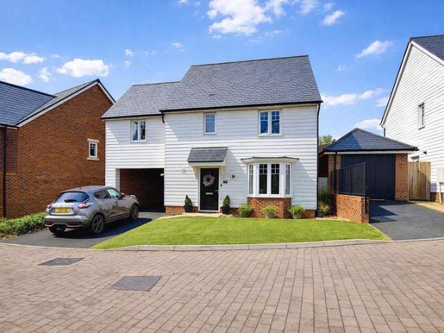 Farm for sale in Little Common, Heathlands