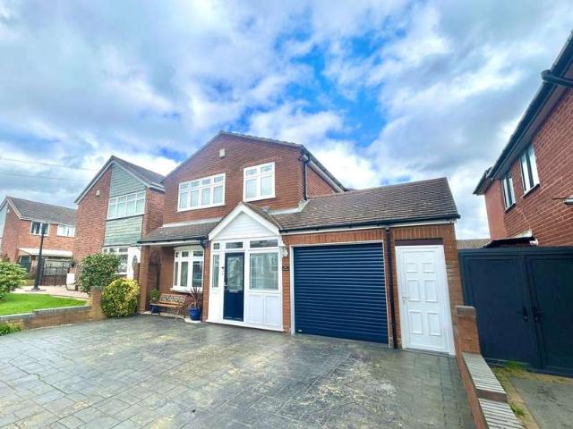 Farm for sale in Woodsetton, Coseley