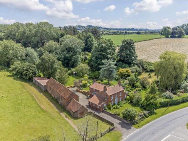 Farm for sale in Fulbeck, Barholm