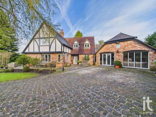 Farm for sale in Cheetham Fold, Greenheys