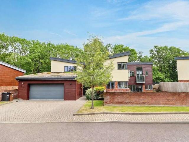 Farm for sale in Bushey, Hertfordshire