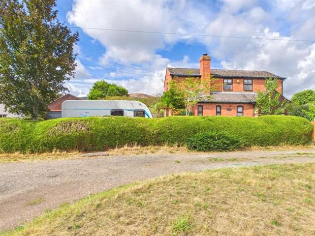 Farm for sale in Barnard's Green, Forthampton