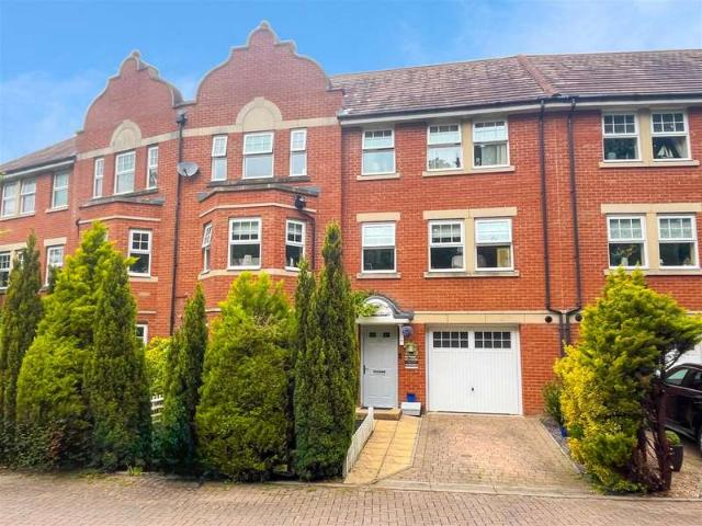 Townhouse for sale in Cross In Hand, East Sussex