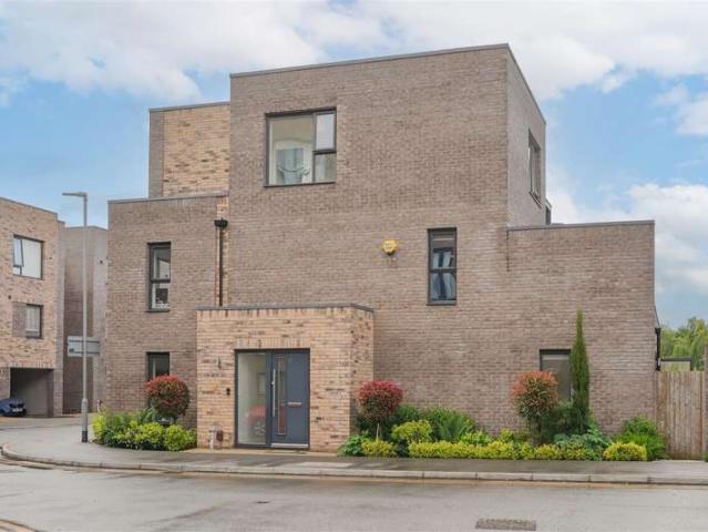 Farm for sale in Gorse Hill, Trafford Park