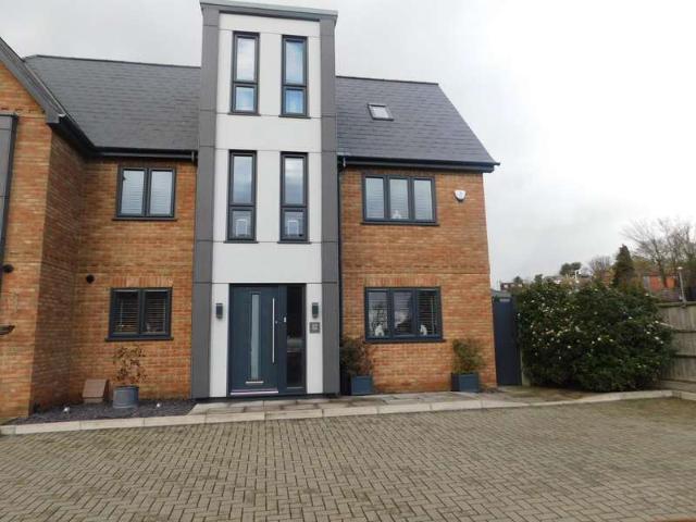 Farm for sale in Minster-on-Sea, Oad Street