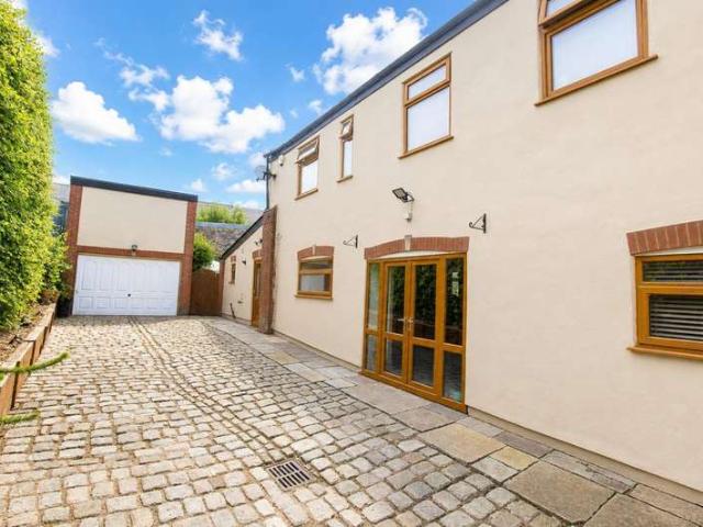 Farm for sale in Knowle Fold, Darwen