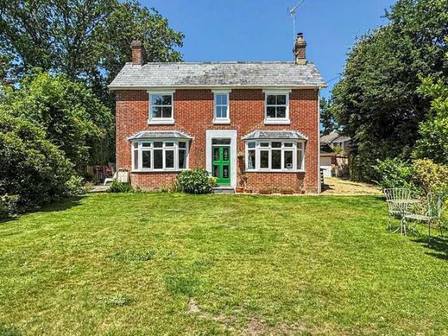 Farm for sale in Alderholt, Olderholt