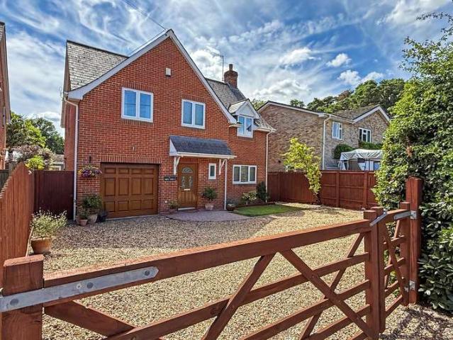 Farm for sale in Alderholt, Olderholt