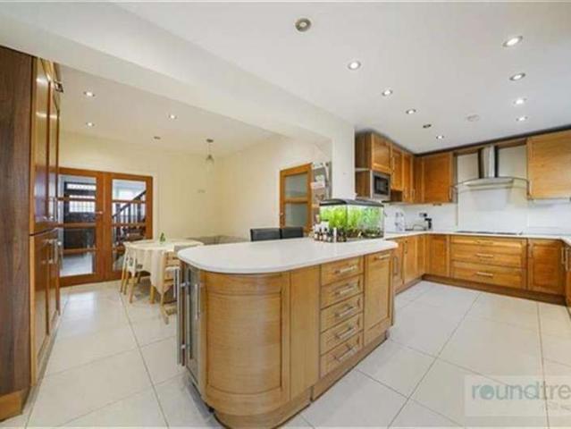 Farm for sale in Hendon Central, The Hyde