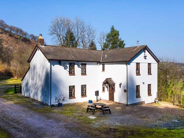 Farm for sale in Gwaelod-y-garth, Wales