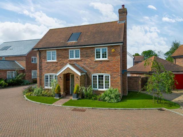 Farm for sale in Pitstone