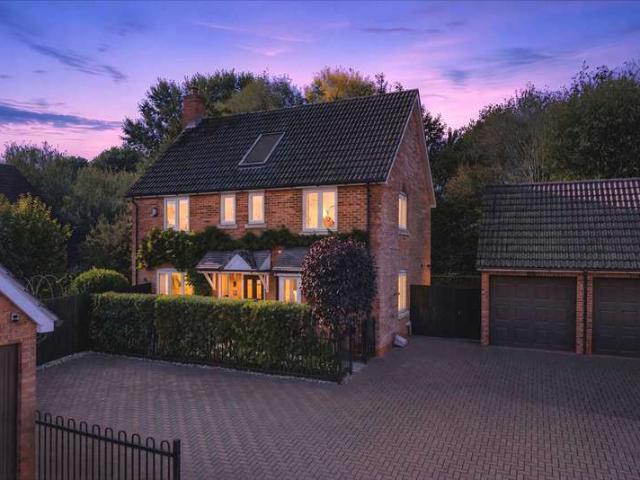 Farm for sale in Tattenhoe, Milton Keynes