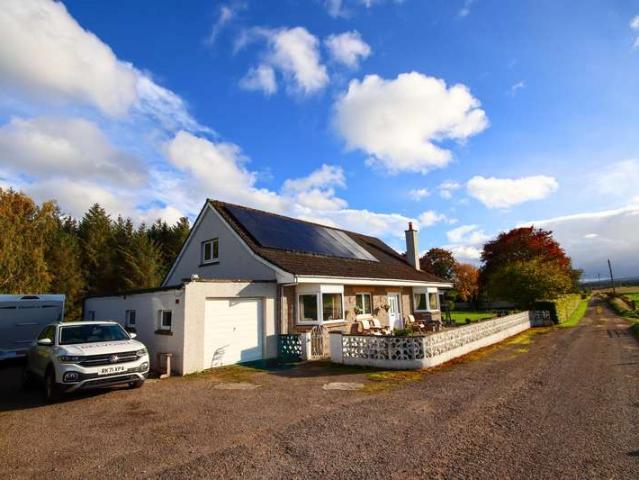 Farm for sale in Lhanbryde, Moray