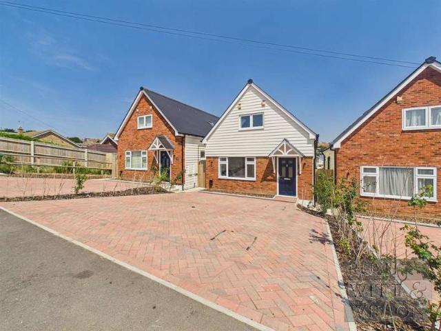 Farm for sale in Pebsham, Heathlands