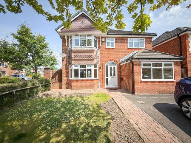 Farm for rent in Grange Moor, West Yorkshire