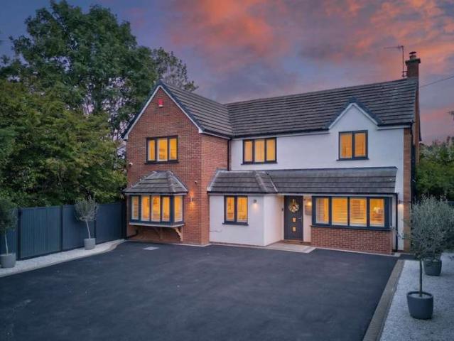 Farm for sale in Dodderhill, Crookhill