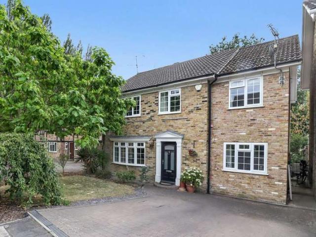 Farm for sale in Heol-las, Surrey