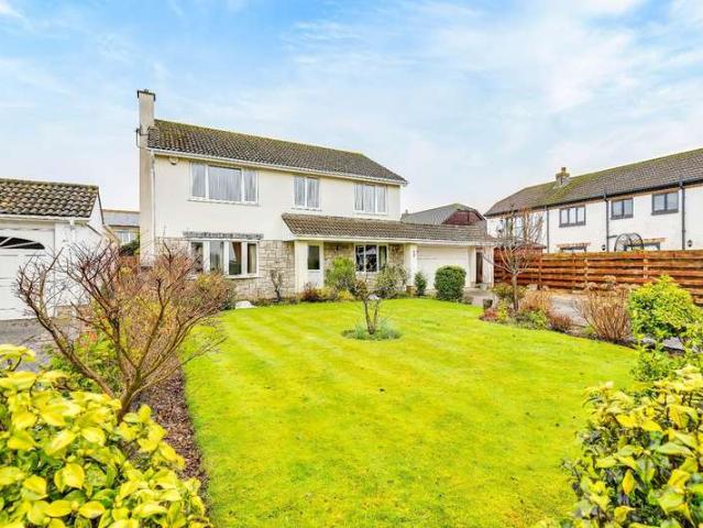 Farm for sale in Penllyn, Ystradowen