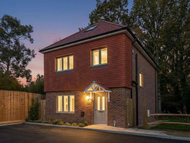 Farm for sale in Burstow, Hillview