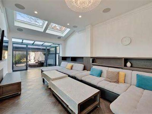Farm for sale in Dollis Hill, Greater London