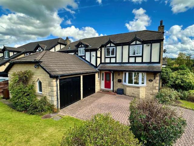 Farm for sale in Charlesworth, East Midlands