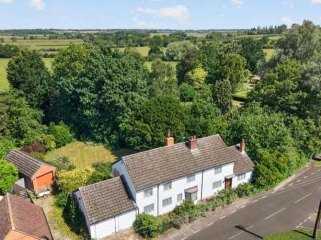 Farm for sale in Woolscott, New Bilton