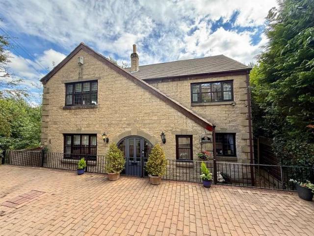 Farm for sale in Buxworth, Charlesworth
