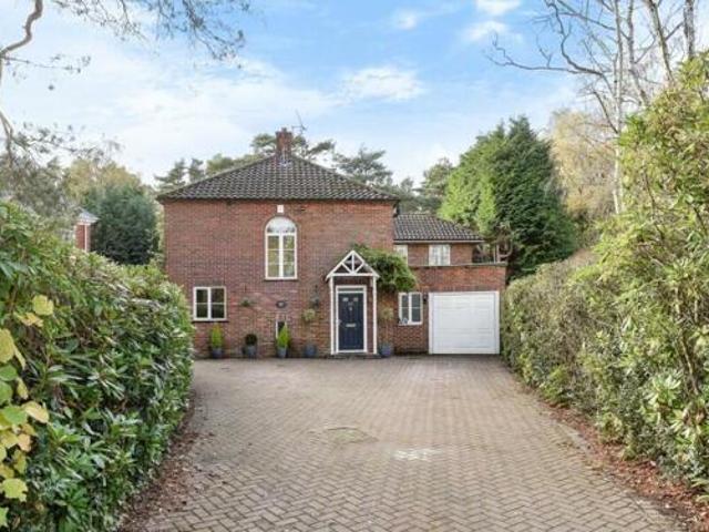 House for sale in Ascot