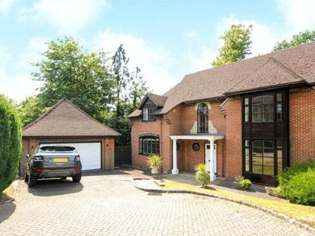 House for sale in Ascot