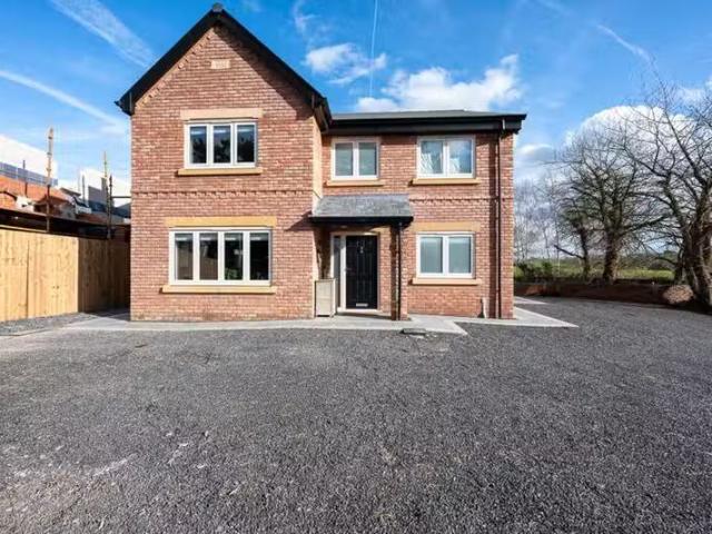 House for rent in Roby Mill, Lancashire